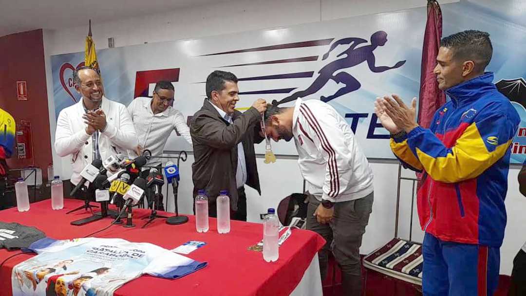 reconocimiento medalla fundadeporte karate do