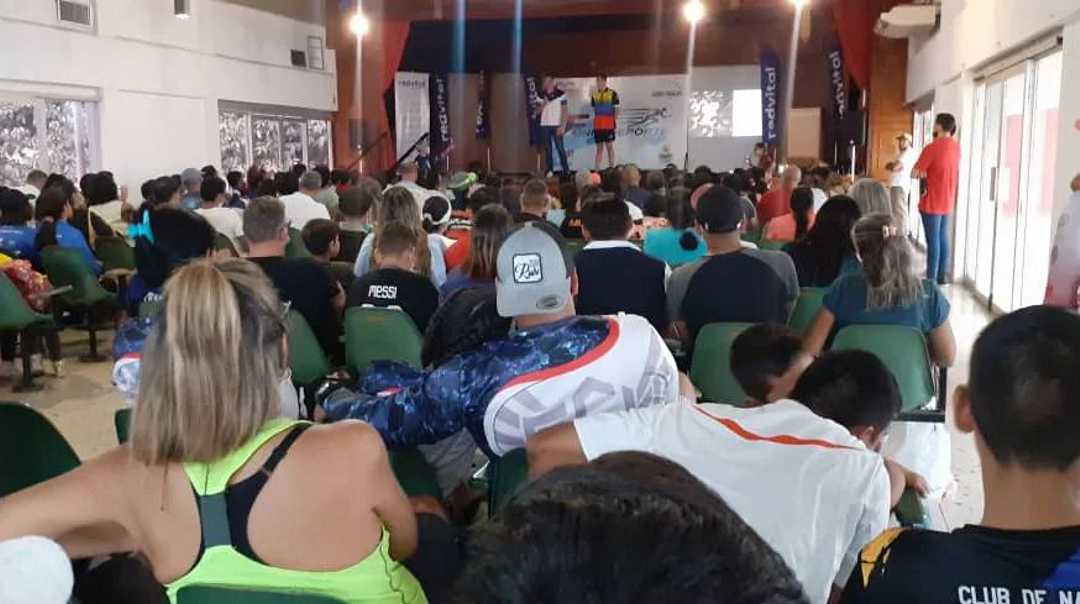 Alberto y Alfonso Mestre dictaron clínica motivacional de Natación