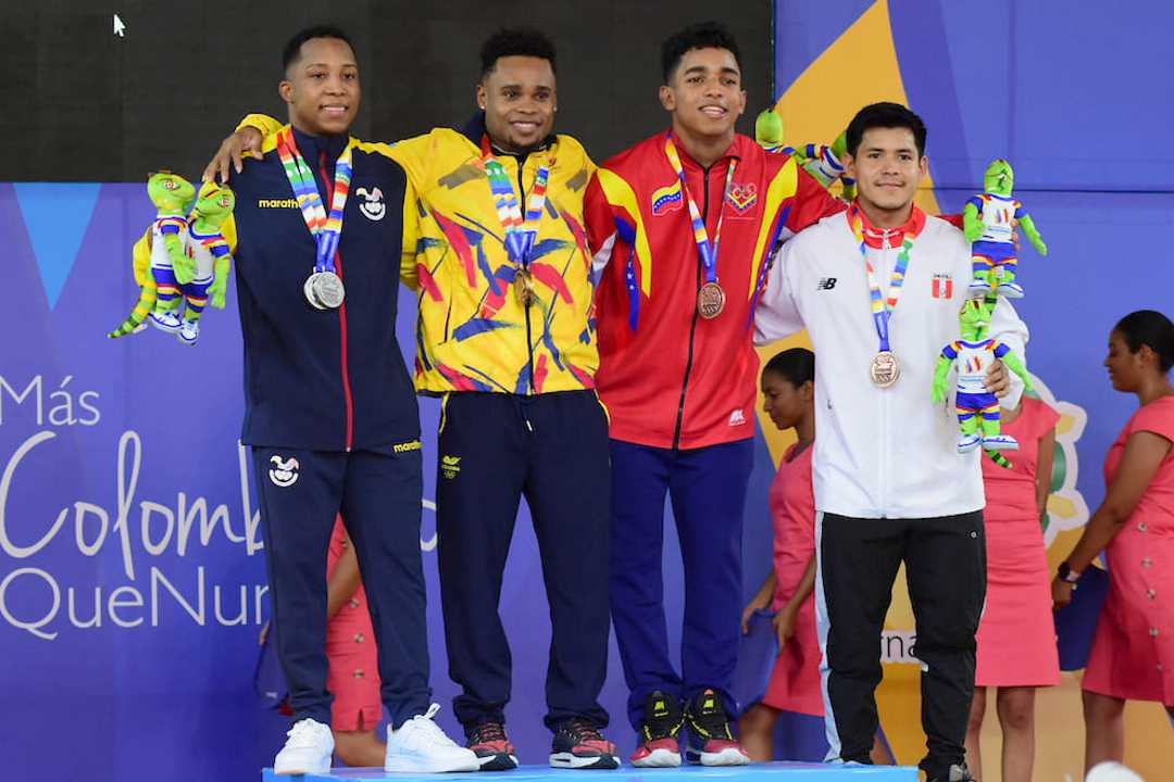 ganadores podium levantamiento de pesas masculinos juegos valledupar 2022