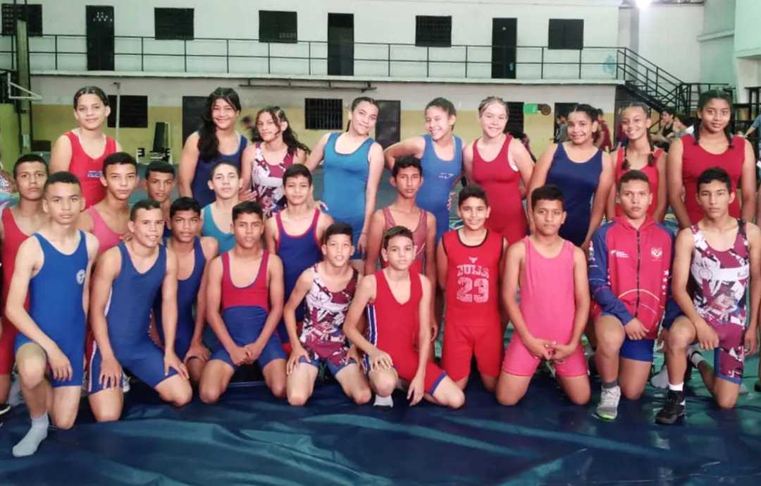 equipo deportivo lucha olimpica juvenil